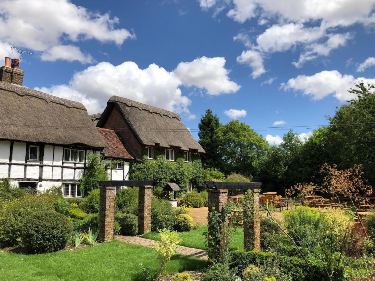 Old Hunters Lodge Whipsnade Limited Exterior photo