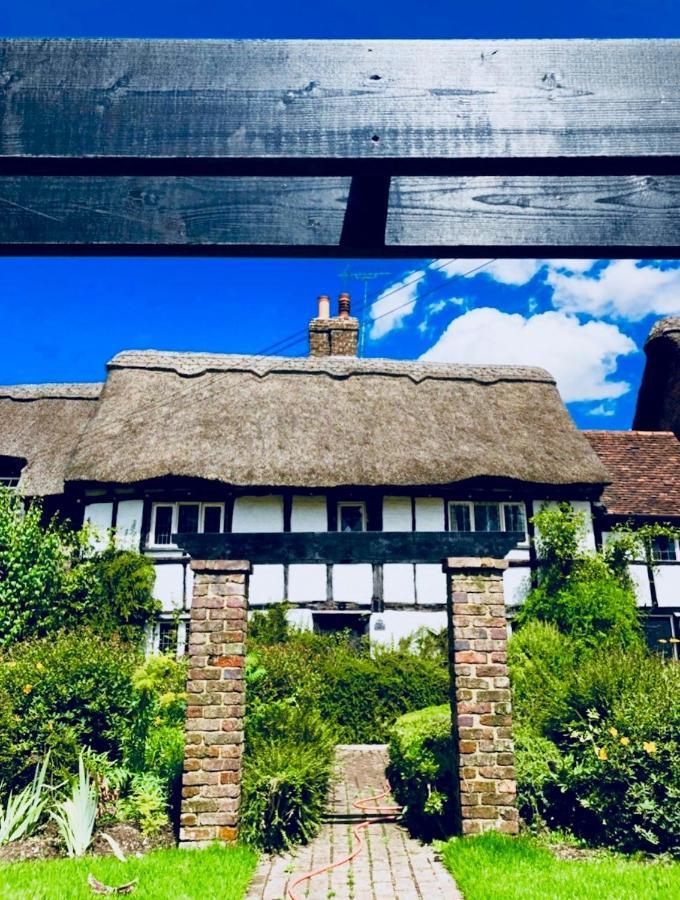Old Hunters Lodge Whipsnade Limited Exterior photo