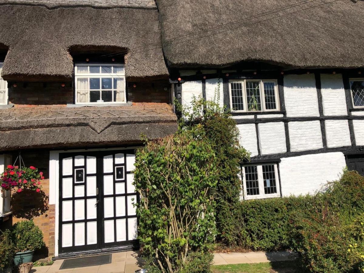 Old Hunters Lodge Whipsnade Limited Exterior photo