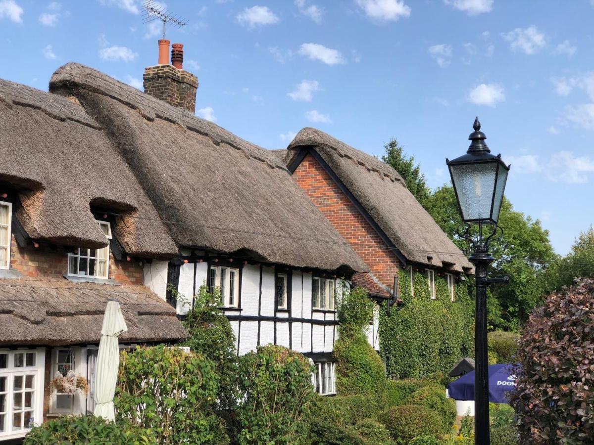 Old Hunters Lodge Whipsnade Limited Exterior photo