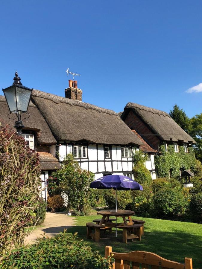 Old Hunters Lodge Whipsnade Limited Exterior photo